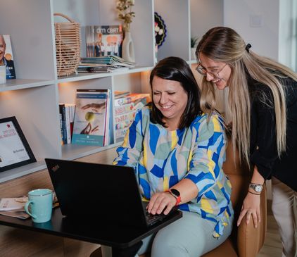 Стажант от търговски отдел с ментор