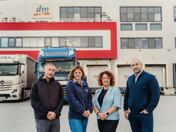 колеги застанали пред логистичния ни център