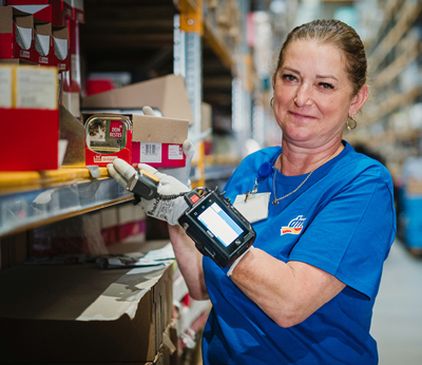 Колежка от отдел логистика