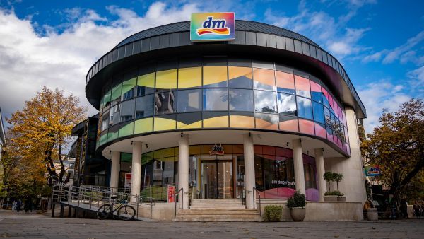 наш магазин сниман отвън