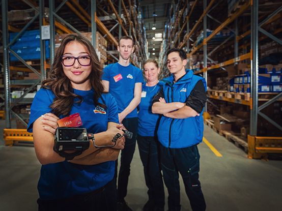 Колеги от Логистичен център