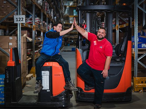 Колеги от Логистичен център са седнали на електрокари