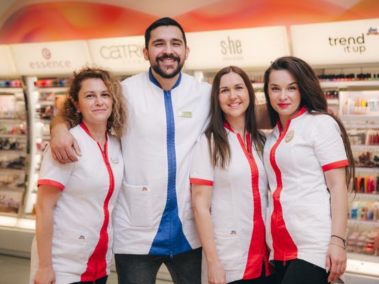 Kolege u dm prodavaonici